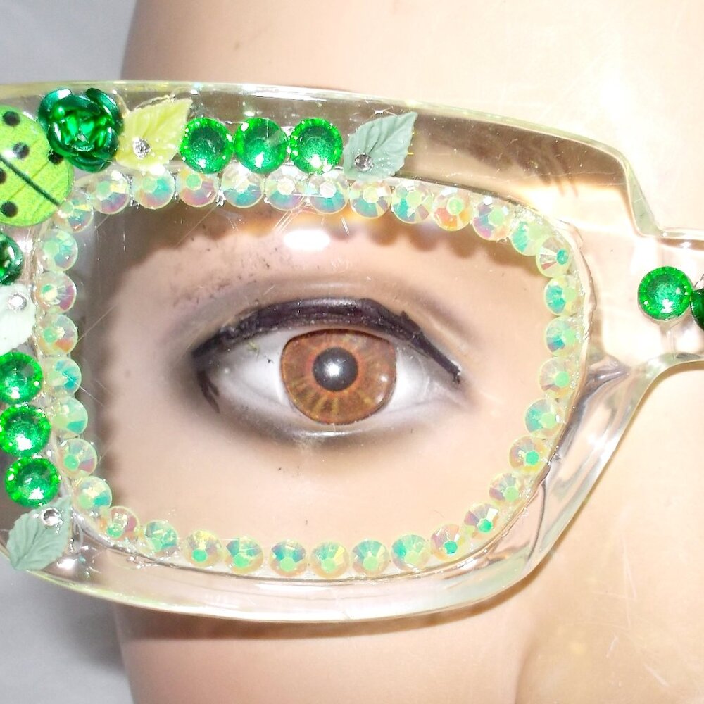 1.50 READING GLASSES CLEAR FRAME DECORATED WITH GARDEN THEME